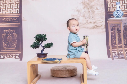 珠海宝宝眼睛肿是什么原因